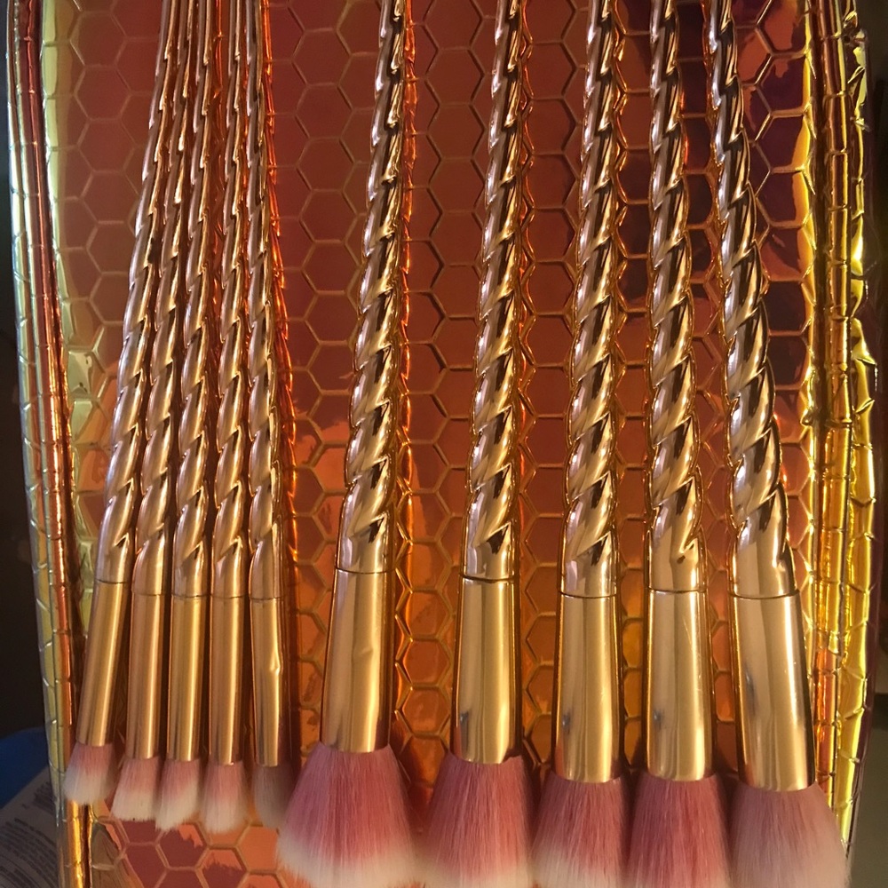 Makeup Brushes - Picture 7 of 7